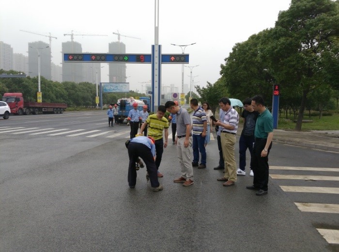 雨水管网排查，保障地下管道通畅 —— SR-20 管线定位仪及紧凑型推索轮